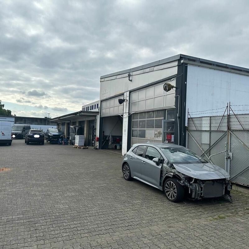 Einblick in die Kfz-Werkstatt V-Motors 24